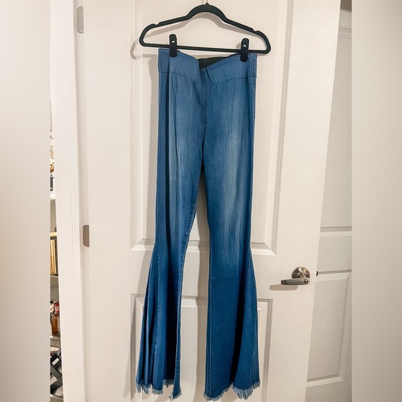 Show Me Your MuMu Berkeley Bells in Ocean L - Picture 5 of 7